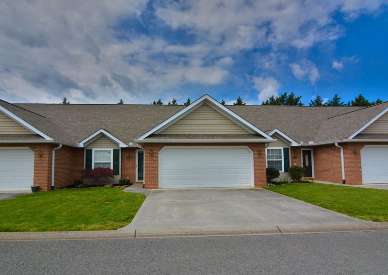 7323 Windtree Oaks Way, Knoxville, TN 37920