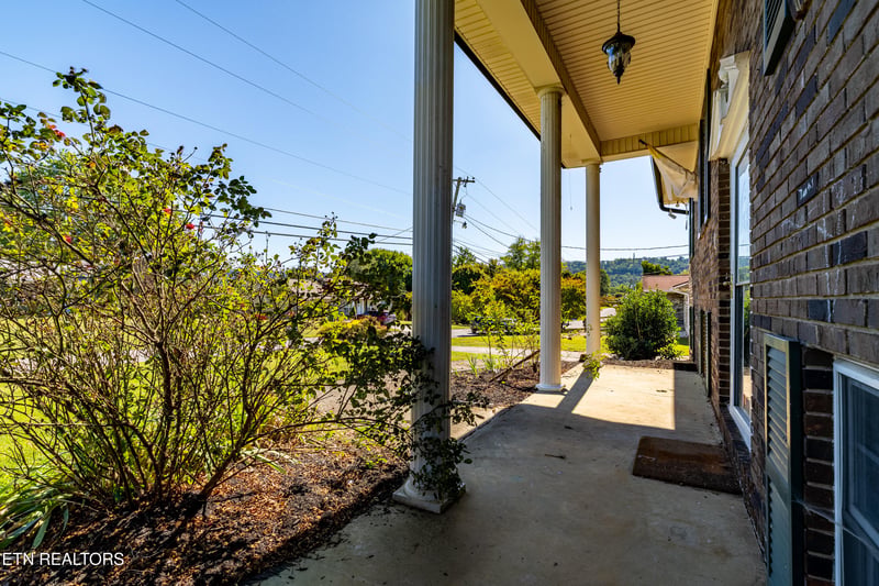 7325 Hallbrook Rd, Knoxville, TN 37918