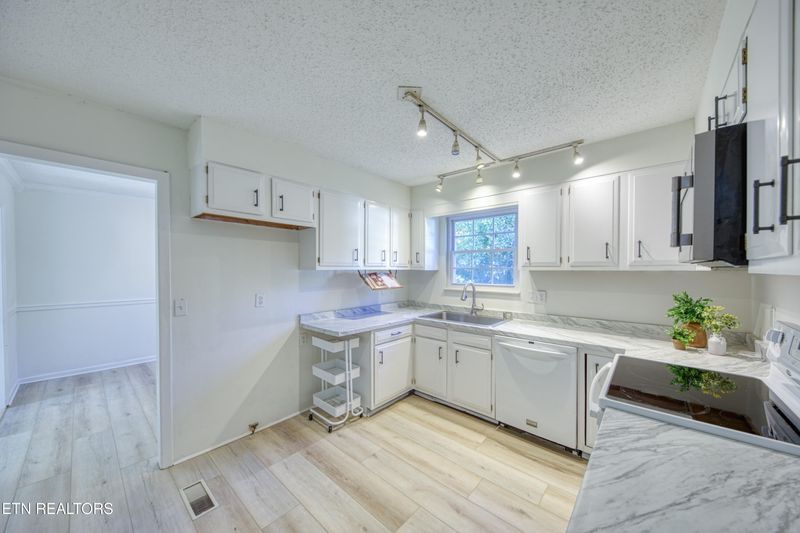 7329 Joyce Ln, Powell, TN 37849