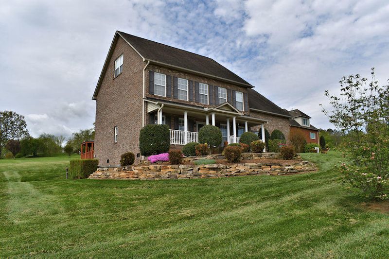 733 Deep Woods Ln, Seymour, TN 37865