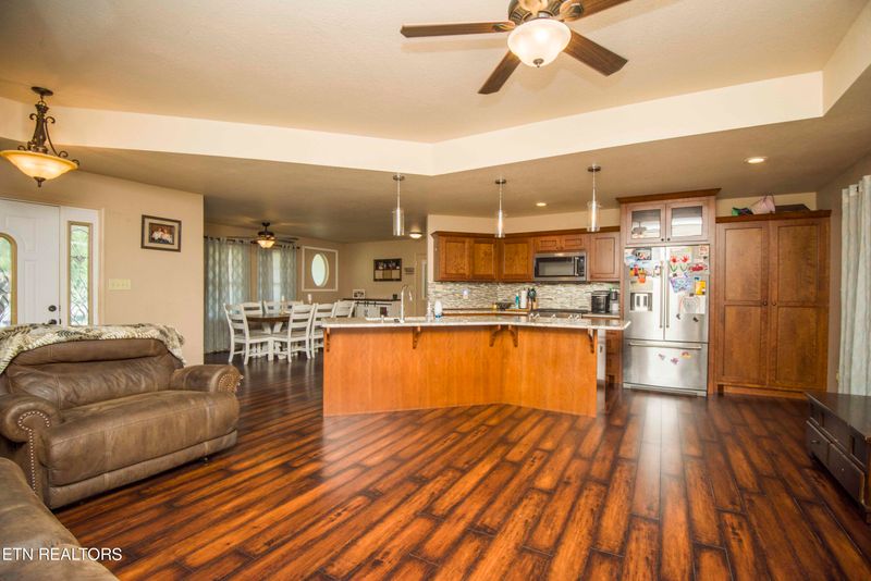 733 Elm Ave, Rockwood, TN 37854