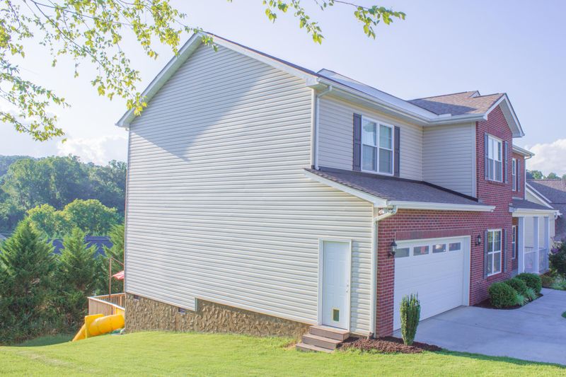 733 Heathgate Rd, Knoxville, TN 37922