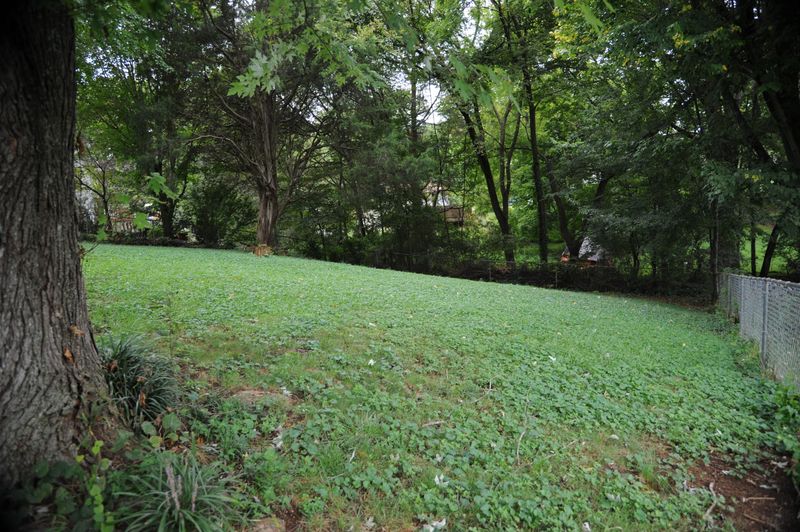 733 N Whispering Oak Cir, Powell, TN 37849