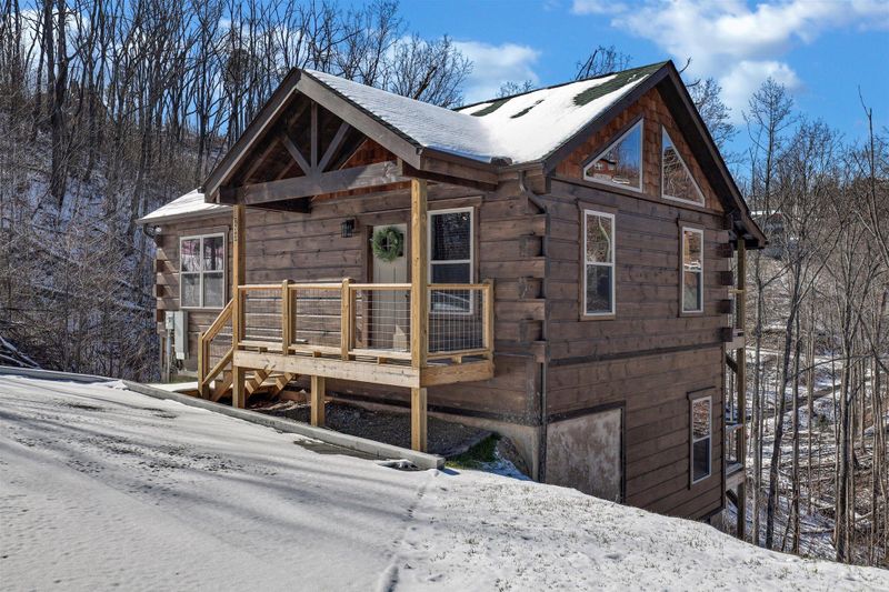 733 Pinecrest Dr, Gatlinburg, TN 37738