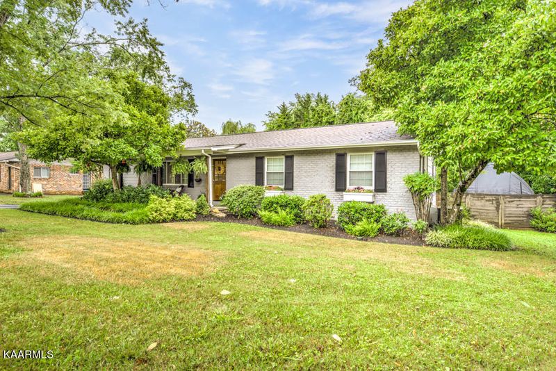 733 Piper Rd, Knoxville, TN 37919