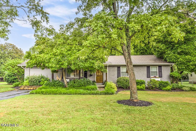 733 Piper Rd, Knoxville, TN 37919