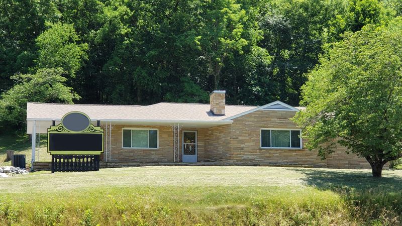 733 W Main St, Sevierville, TN 37862