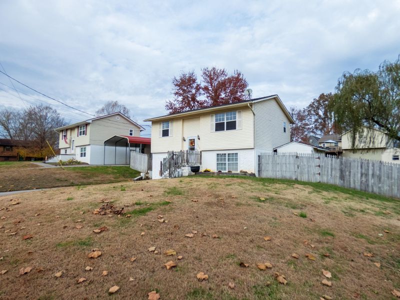 7332 Oak Leaf Rd, Knoxville, TN 37918