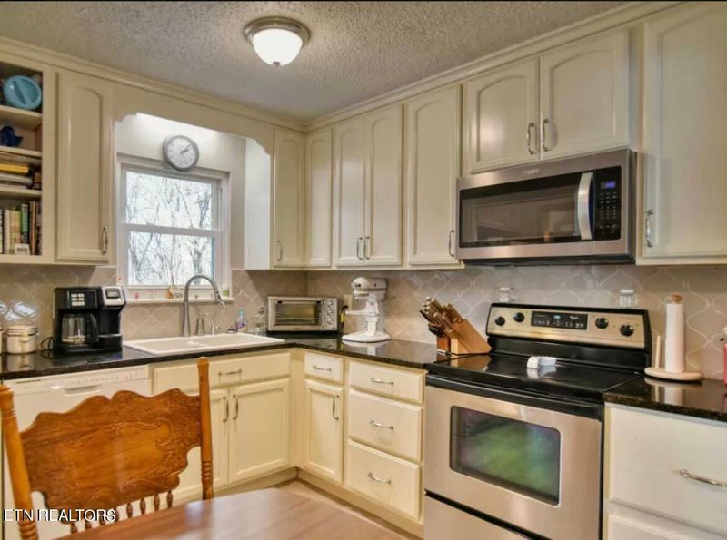7333 Joyce Ln, Powell, TN 37849