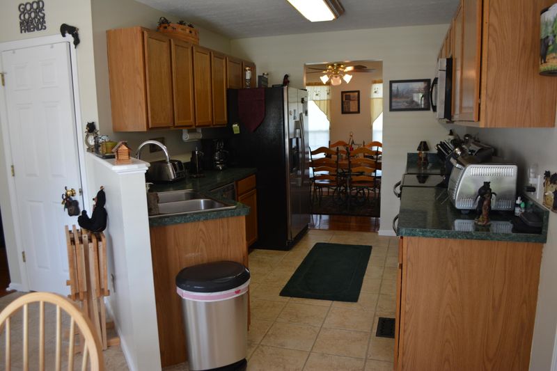 734 Curley Ln, Seymour, TN 37865