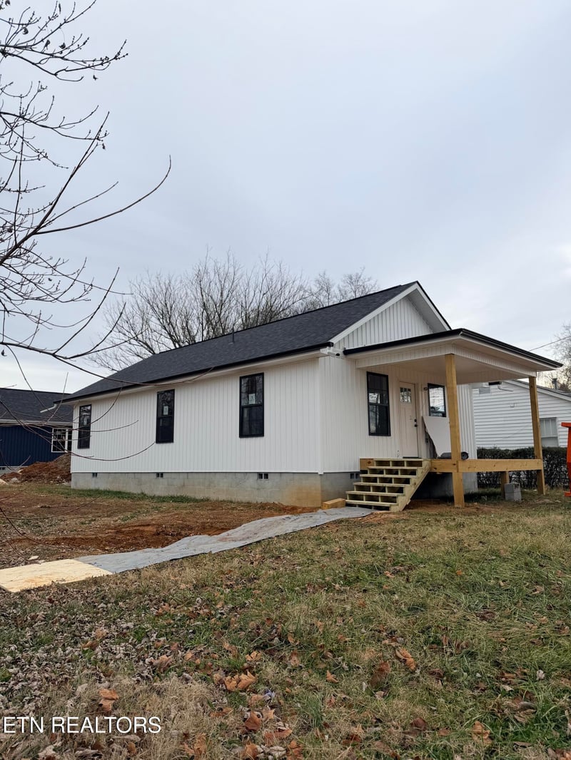734 Seymour St, Morristown, TN 37813