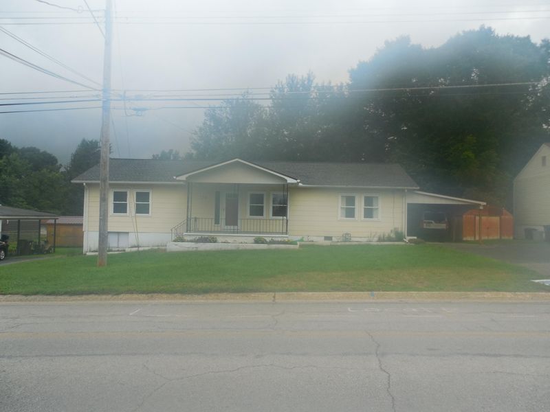 734 W Outer Dr, Oak Ridge, TN 37830