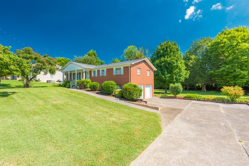 7348 Palmleaf Rd, Knoxville, TN 37918