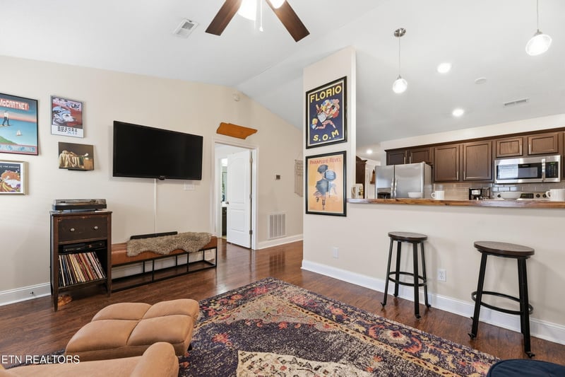 735 Greensboro Way, Knoxville, TN 37912