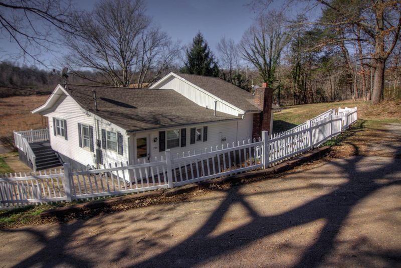 735 N Main St, Clinton, TN 37716