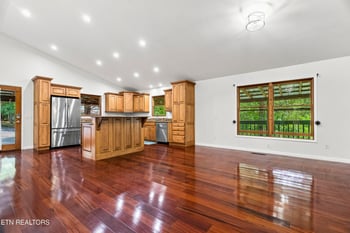 735 Pollard Rd, Kodak, TN 37764