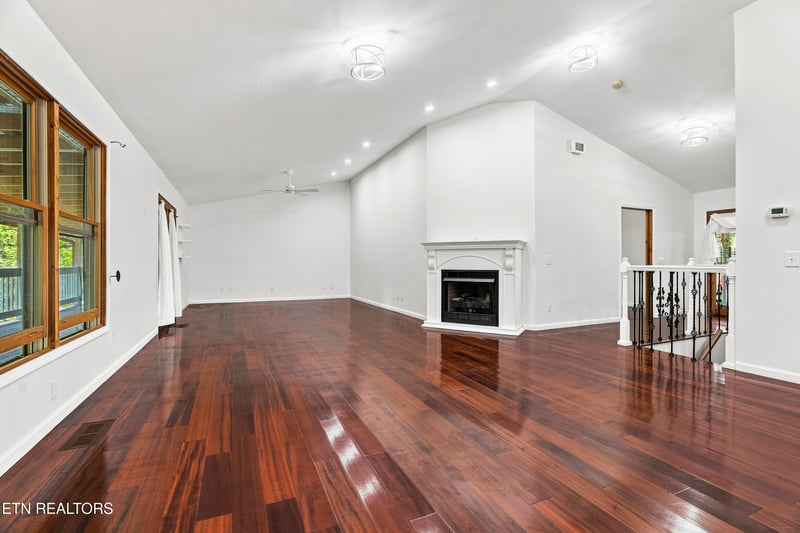 735 Pollard Rd, Kodak, TN 37764