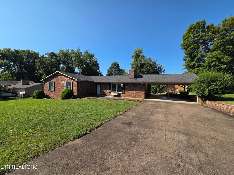 7352 NW Winchester Dr, Knoxville, TN 37919