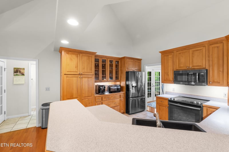 736 Blue Beech Dr, Maryville, TN 37803