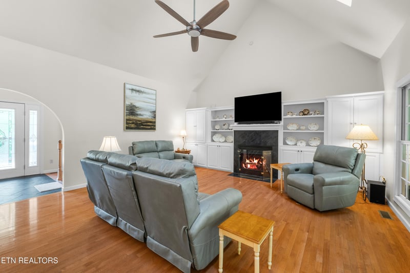736 Blue Beech Dr, Maryville, TN 37803