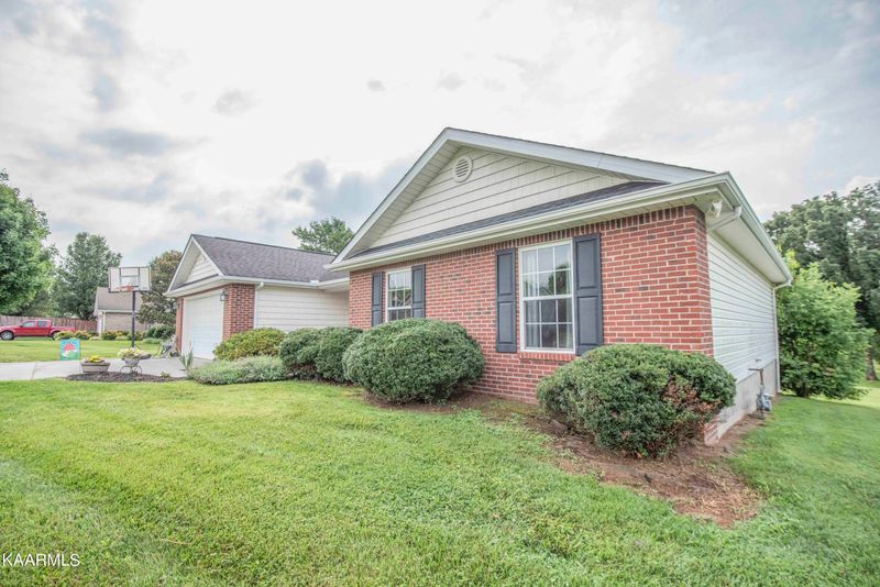 736 Boone Dr, Seymour, TN 37865