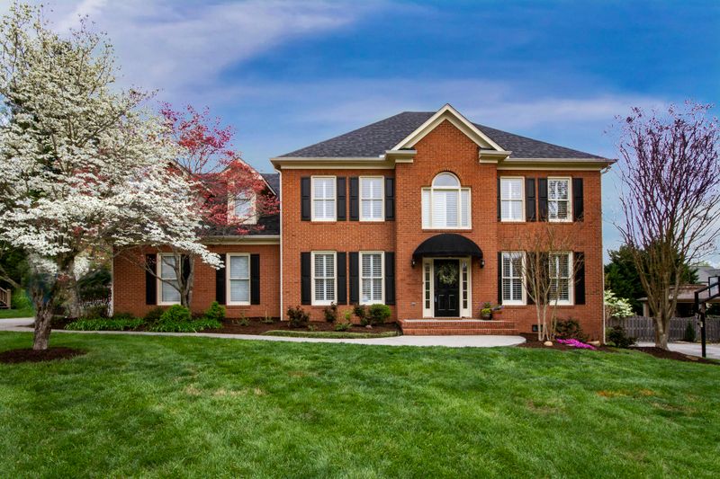 736 Cabot Dr, Knoxville, TN 37934