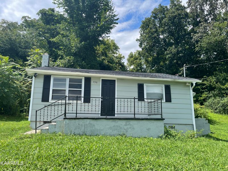 736 Everett Rd, Knoxville, TN 37934