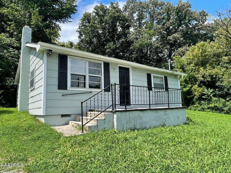 736 Everett Rd, Knoxville, TN 37934