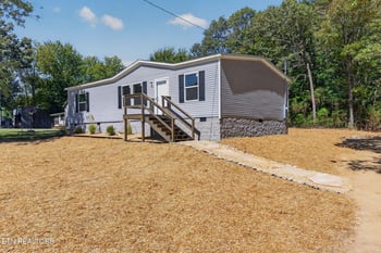 736 Shadberry Dr, Crossville, TN 38572