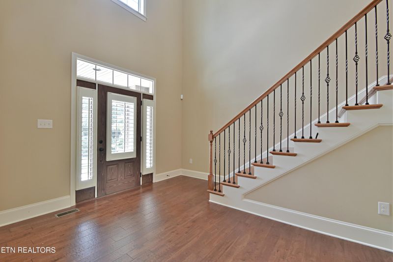 737 Bent Ridge Ln, Knoxville, TN 37922