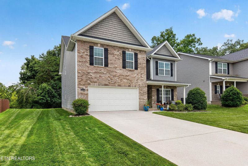 7373 Ladd Rd, Powell, TN 37849