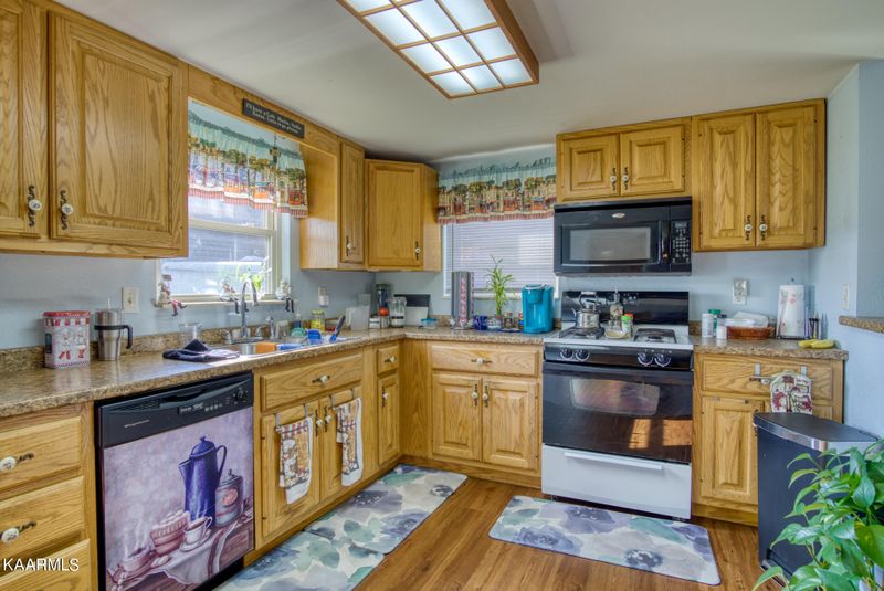 738 Pugh Rd, Crossville, TN 38555