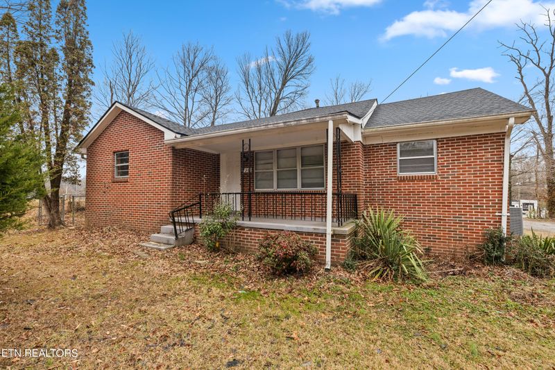 738 S Jackson St, Athens, TN 37303