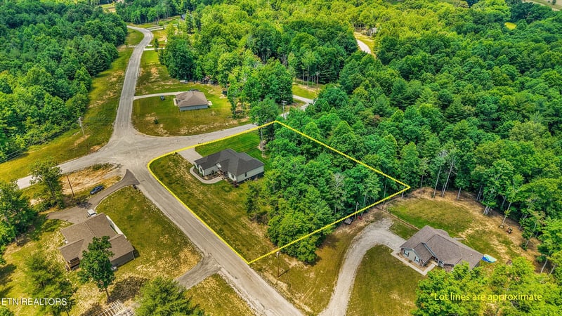 738 Toomey Falls Rd, Oneida, TN 37841
