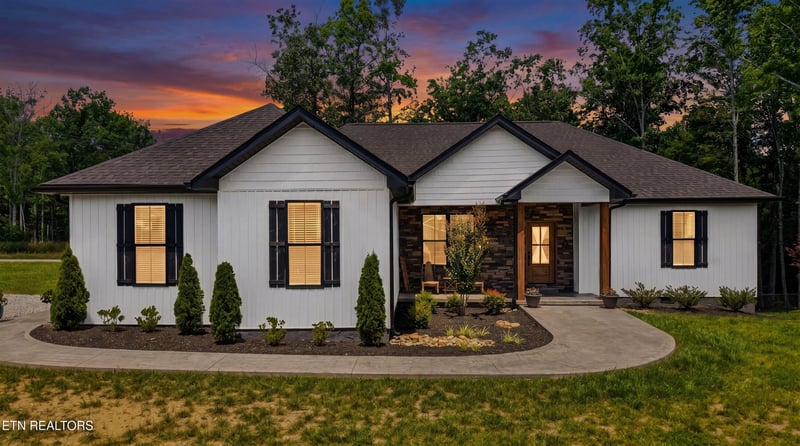 738 Toomey Falls Rd, Oneida, TN 37841