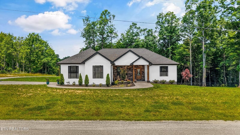 738 Toomey Falls Rd, Oneida, TN 37841