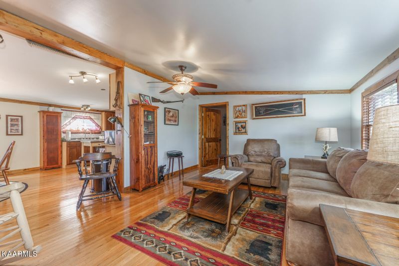 739 Sharp Rd, Sevierville, TN 37876