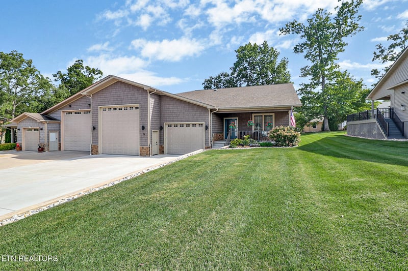 74 Hickory Cir, Crossville, TN 38555