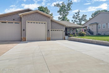 74 Hickory Cir, Crossville, TN 38555