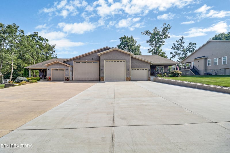 74 Hickory Cir, Crossville, TN 38555