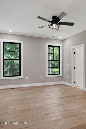 74 Riverchase Dr, Crossville, TN 38571