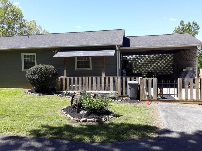 740 Back Valley Rd, Oliver Springs, TN 37840