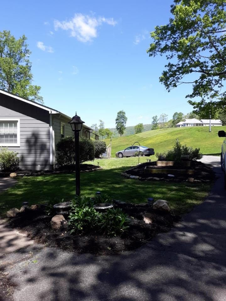 740 Back Valley Rd, Oliver Springs, TN 37840