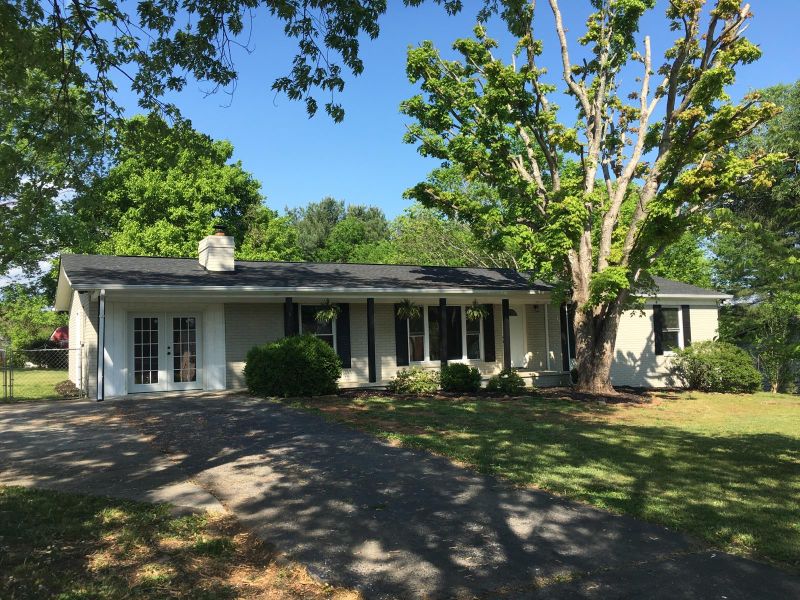 740 Cedar Cir, Lenoir City, TN 37772