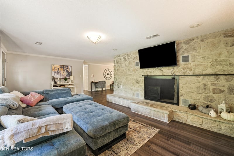 740 Hidden Valley Rd, Gatlinburg, TN 37738