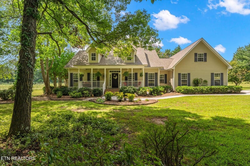 740 Pointe South Dr, Walland, TN 37886