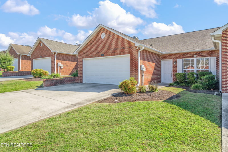 7400 Long Shot Ln, Knoxville, TN 37918