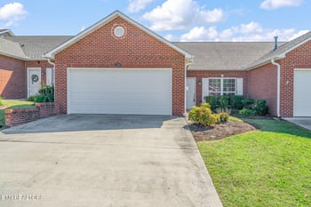 7400 Long Shot Ln, Knoxville, TN 37918