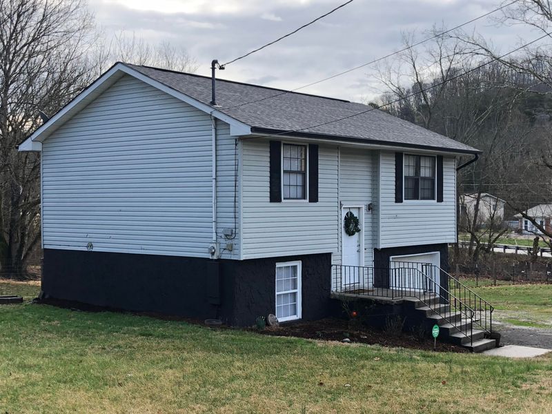 7400 Maverick Ln, Corryton, TN 37721