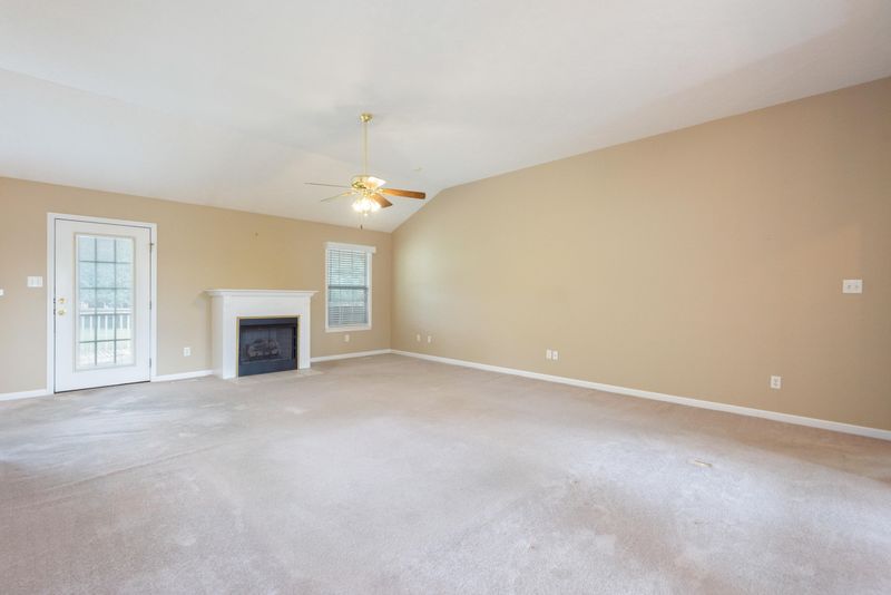 7406 Deer Lodge Ln, Corryton, TN 37721